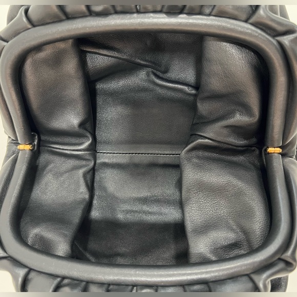 Bottega Veneta The Teen Leather Pouch - Picture 5 of 12